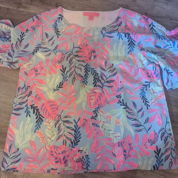 Lilly Pulitzer Tops - Lilly Pulitzer Large blouse